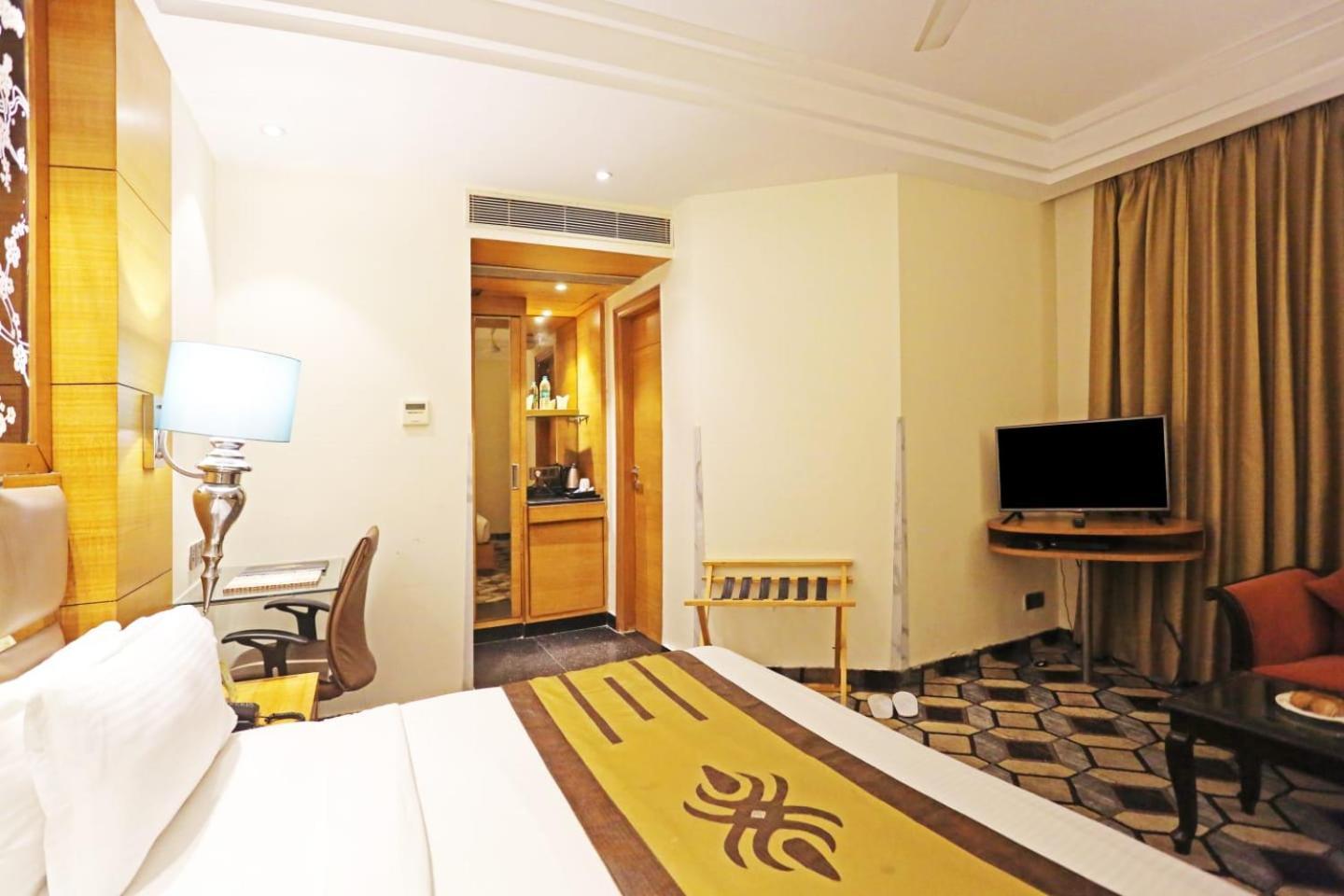 Airport Hotel Claytone นิวเดลี ภายนอก รูปภาพ